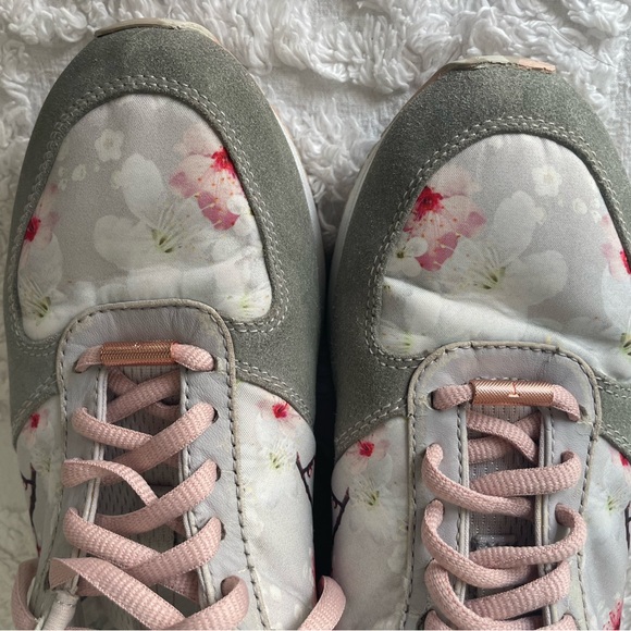 Ted Baker/Floral and grey sneakers size 7.5 - Picture 4 of 7